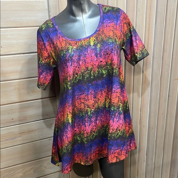 LuLaRoe Tops - 🦋LuLaRoe Graphic Blue and Pink Short Sleeve Blouse